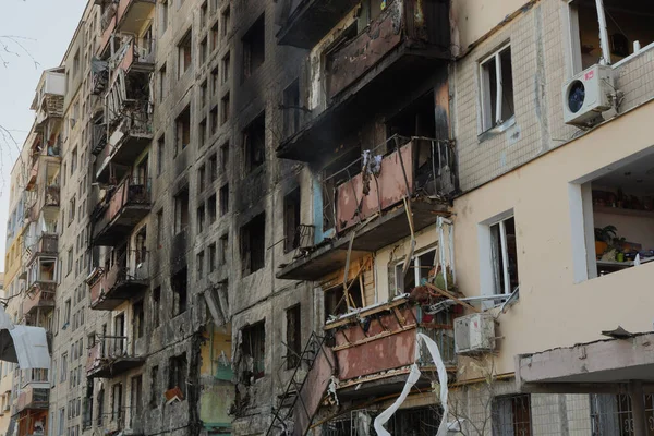ウクライナのキエフ 2022年3月14日ウクライナへのロシアの侵攻は建物を破壊しました ロケット爆弾攻撃ロシア対ウクライナ戦争破壊建物の遺跡都市破壊ウクライナロシアの侵略 — ストック写真