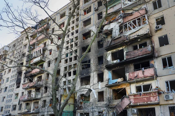 2022年ロシアのウクライナ侵攻はウクライナのロシアの侵略を破壊した ロケット爆弾攻撃ロシア対ウクライナ戦争破壊建物の遺跡都市破壊マリウポリはハリコフを損傷 — ストック写真