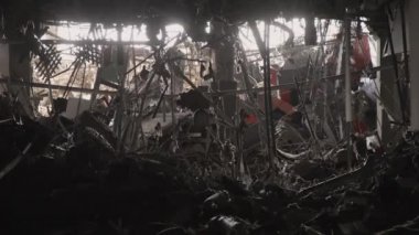 2022 Rusya 'nın Ukrayna Savaşı' nı işgali yıkılan şehir harabeleri. Terör saldırısı bomba patlaması içeriyi yıkıyor. Kyiv savaş yıkımı Mariupol. Rusya 'nın savaş hasarı iç mimari