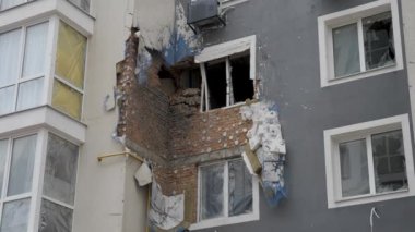 Savaş sonrası Ukrayna 'nın bombaladığı şehir Rusya' nın sivilleri vurduğu soykırımı yerle bir etti. 2022 Rus işgali Ukrayna savaş suçları Bucha işgali Ukrayna hasarı yıkımı Mariupol 'ün Rusya saldırısını bombalaması