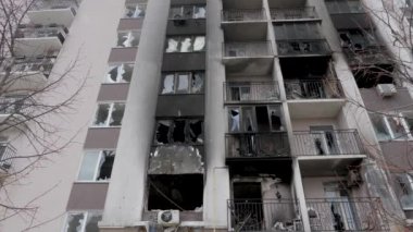 Savaş sonrası Ukrayna 'nın bombaladığı şehir Rusya' nın sivilleri vurduğu soykırımı yerle bir etti. 2022 Rus işgali Ukrayna savaş suçları Bucha işgali Ukrayna hasarı yıkımı Mariupol 'ün Rusya saldırısını bombalaması