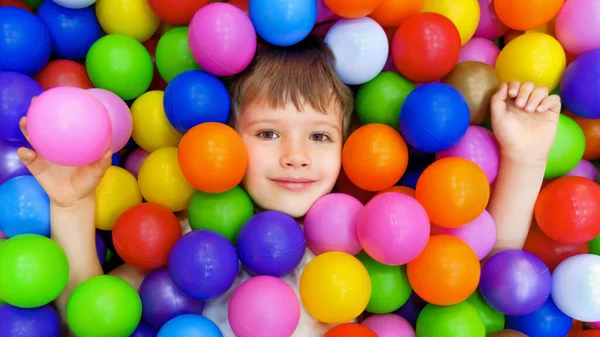 Coloridas Pelotas Piscina Seca Jardín Infantes Parque Infantil Zona Juegos —  Fotos de Stock