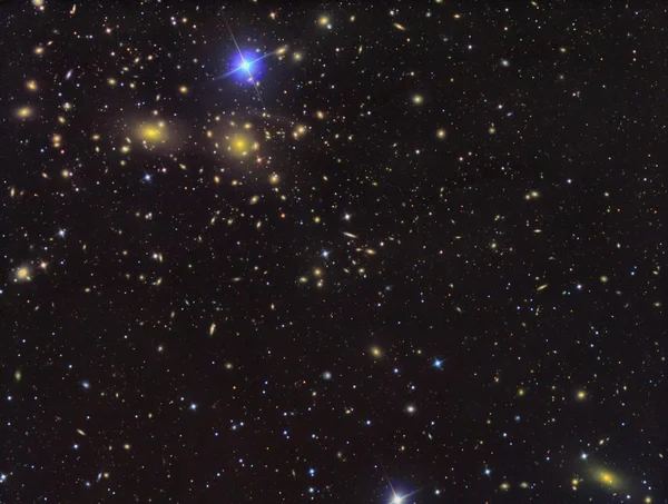 Ic3949 djup fältet av galaxer — Stockfoto