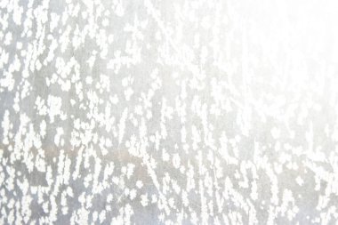 Soğuk bir günde, ışık donmuş bir kış penceresinden gelir. soyut arkaplan