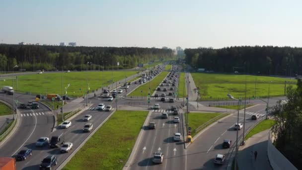 Vista aérea de un intercambiador de coches — Vídeos de Stock