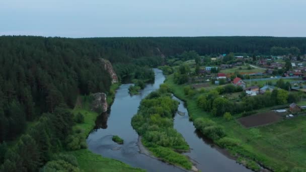 Top view of the village river and rock — Vídeo de Stock