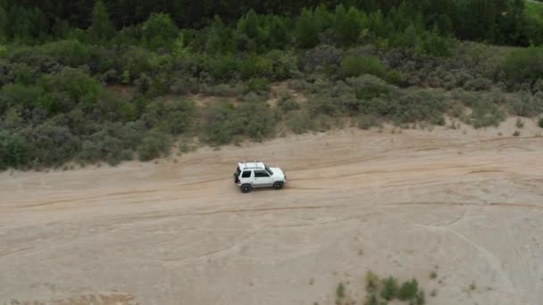 Vista Aérea Carro Dirigindo Areia Verão — Vídeo de Stock