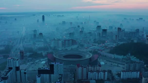 城市里多雾的黎明 — 图库视频影像