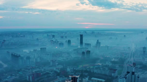 Smog van rook over de stad — Stockvideo