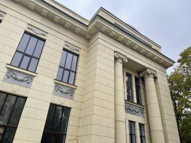 Mimari bina cephesi. Tarihi yapı restore edildi.