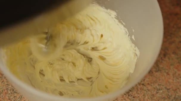 Şef Mutfakta Mikserle Çalışıyor — Stok video