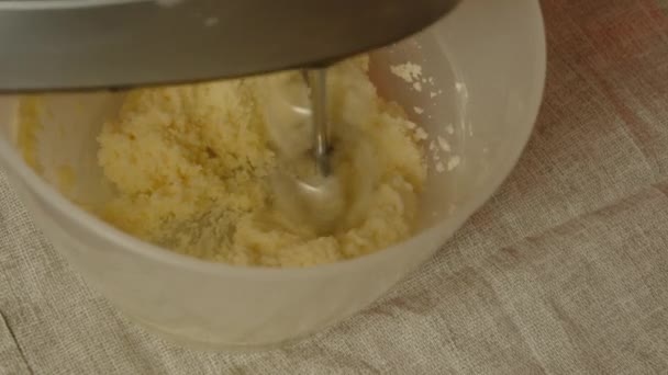 Şef Mutfakta Mikserle Çalışıyor — Stok video