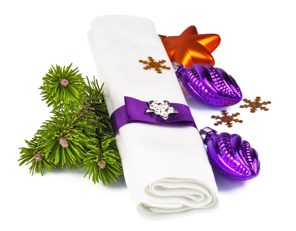 Vit servett med julgran dekoration och twig jul — Stockfoto