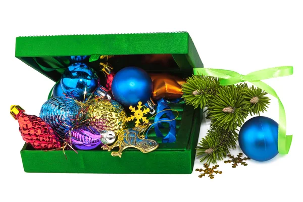 Άνοιξε νέο έτος πράσινο κουτί με κλαδί χριστουγεννιάτικο δέντρο — Φωτογραφία Αρχείου