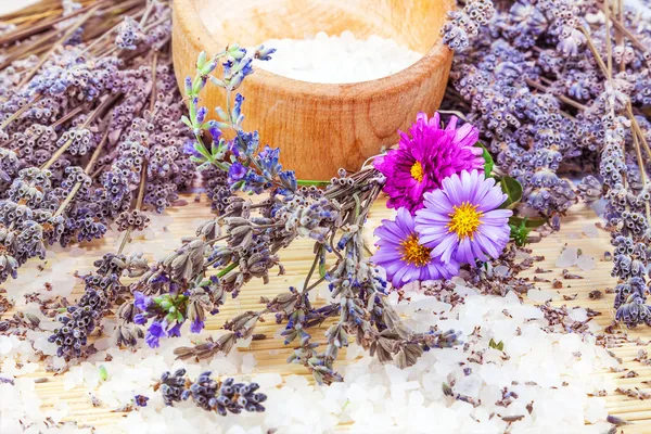 Sammansättning från lavendel och havet salt — Stockfoto