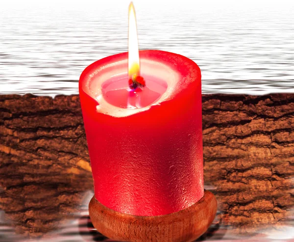 Složení od červenou svíčku a vody — Stock fotografie