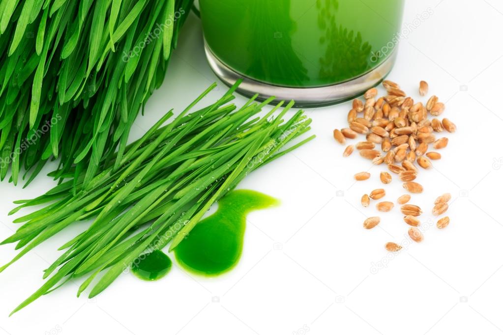 Wheatgrass juice with sprouted wheat and wheat