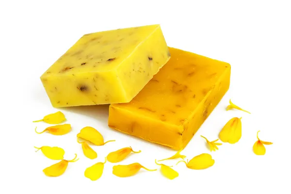 Jabón con pétalos amarillos —  Fotos de Stock