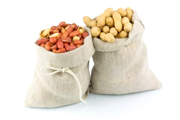 Säcke mit Erdnüssen — Stockfoto
