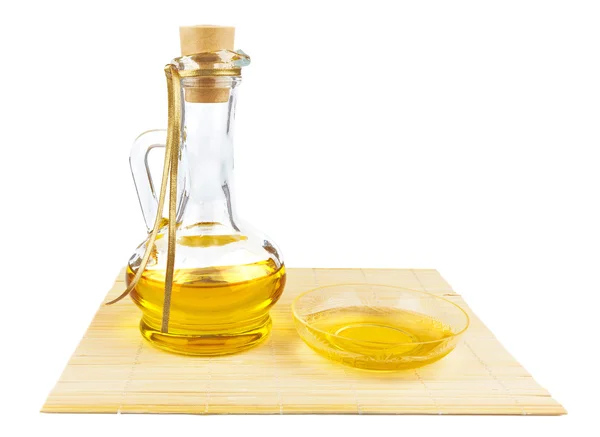 Bottiglia di vetro di olio e piattino con olio — Foto Stock