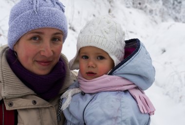 kadın ve küçük kızı