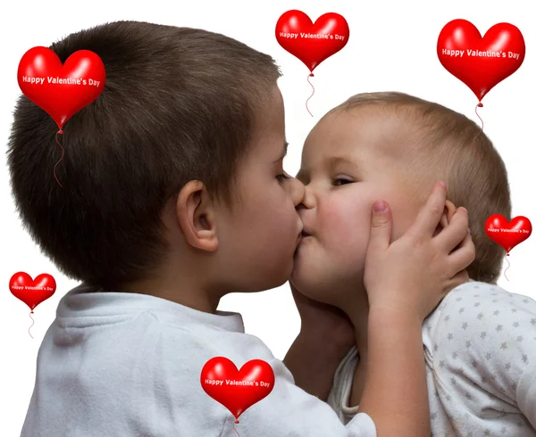 Menino e menina beijo — Fotografia de Stock