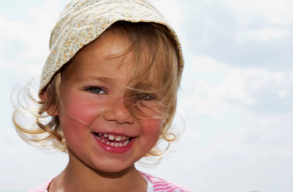 Lächelnde Mädchen — Stockfoto