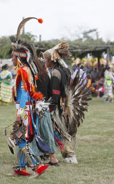 Dançarinos nativos de crianças americanas - Pow Wow — Fotografia de Stock