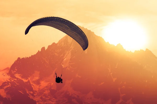 Sepia paraglide silhouette over Alps peaks — Stock Photo, Image