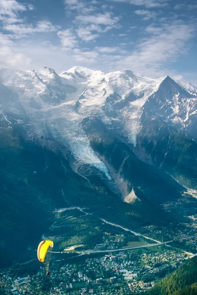 Paraglide amarelo Imagens Royalty-Free