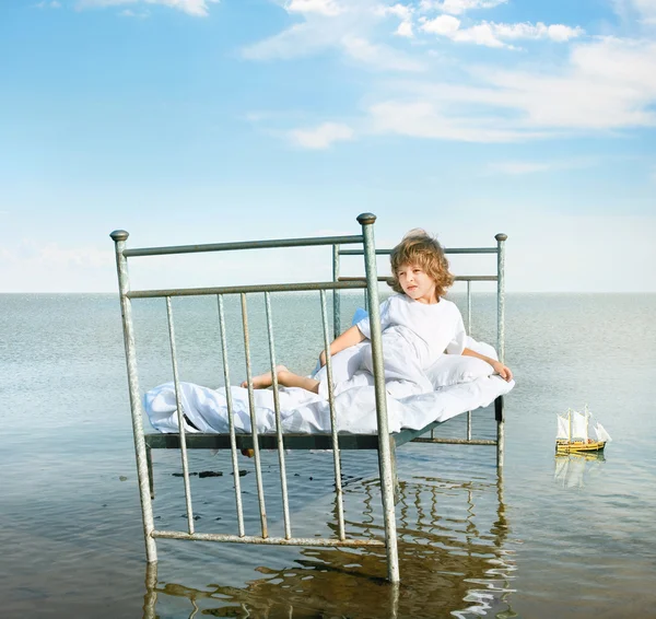 Child on bed — Stock Photo, Image