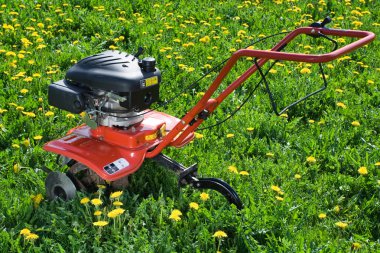 çiçekli alanındaki traktör plough dan arka yüzüne