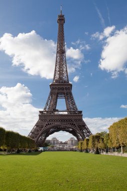 tarihi bölge Eyfel Kulesi paris ağaçlarda aracılığıyla Fransa