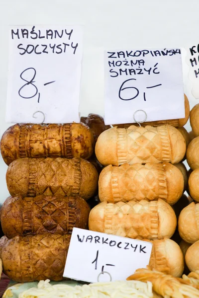 Queijo defumado Oscypki no mercado em Zakopane Portugal — Fotografia de Stock