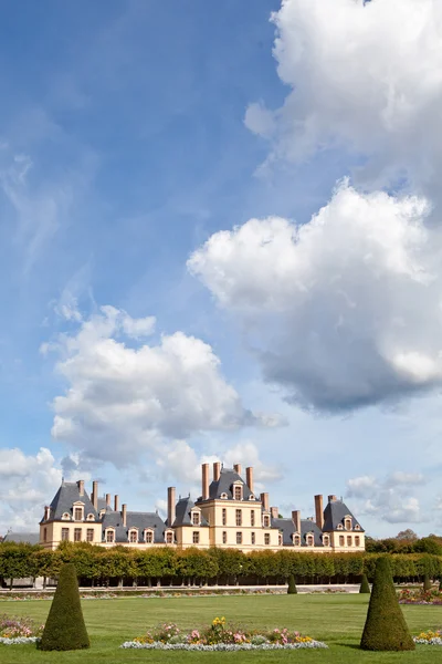 Medieval royal castle Fontainbleau near Paris in France and gard — Stock Photo, Image