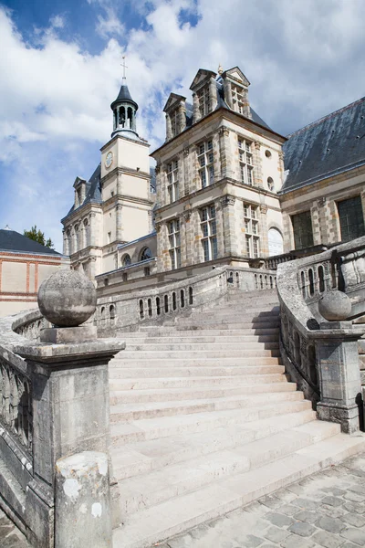 Castelo real medieval Fontainbleau perto de Paris, na França — Fotografia de Stock