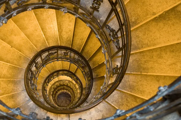 Spiral staircase and stone steps in ancient tower — Stock Photo, Image