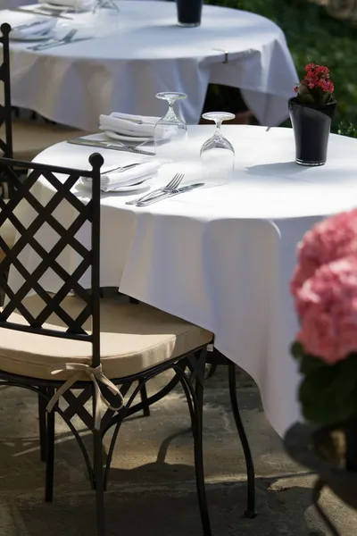 Mesa grátis para dois no restaurante — Fotografia de Stock
