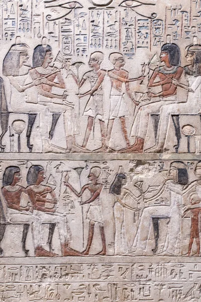 Jeroglíficos egipcios y dibujos antiguos sobre tablillas de arcilla y fondo de papiros. El arte de Egipto y las antiguas civilizaciones de África. —  Fotos de Stock