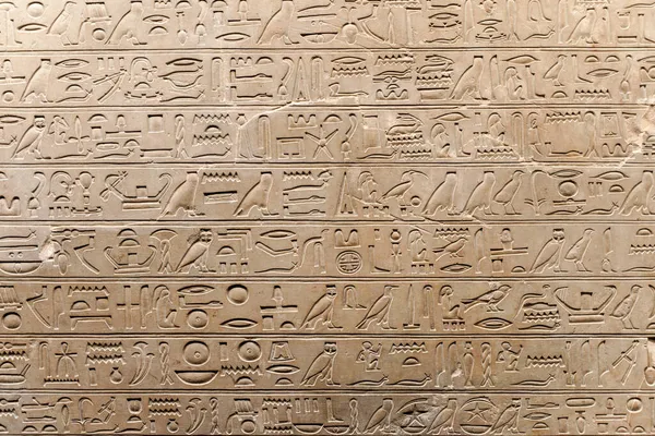 Egyptské hieroglyfy a starověké kresby na hliněných deskách a papyriho pozadí. Umění Egypta a starověkých civilizací Afriky. — Stock fotografie