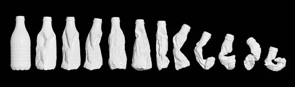 Λευκό πλαστικό μπουκάλι απομονωμένο είναι παραμορφωμένο σε ένα άδειο φόντο βάλσαμο. Οικολογία, ανακύκλωση, προστασία του περιβάλλοντος, έννοια. — Φωτογραφία Αρχείου