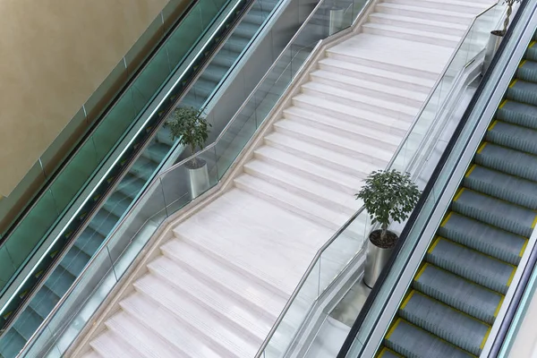 Empty Escalator Stairs Business Center Shopping Mall Airport Silence Emptiness — Stock Photo, Image