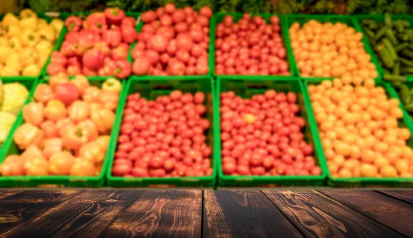 Supermarket Table Background Counter Blurred Vegetables Empty Wooden Table Grocery — Stock fotografie