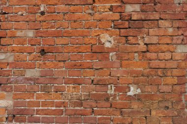 Eski tuğla duvar. Köy tarzında eski bir tuğladan yapılmış tuğla. Yıkılmış taş duvarın yapısı ve deseni. Uzayı kopyala Yüksek kalite fotoğraf