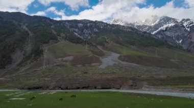 Kashmir 'de hareket eden bulutlar zaman aşımına uğrar