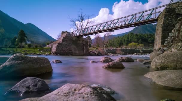 Kaşmir Nehrin Üzerinde Zaman Aşımı — Stok video