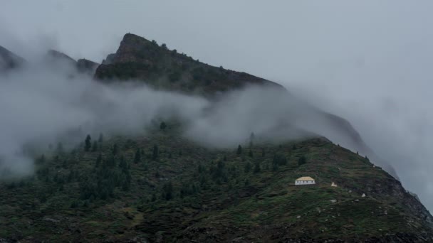 Brouillard Sur Une Maison Himalaya — Video
