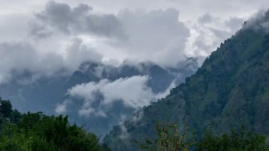 Himalayalar 'da bulut denizi