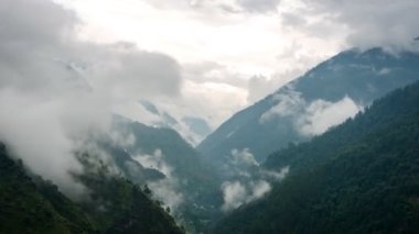 Bulutlar Denizi Himalayalar Zaman Alanı 8K