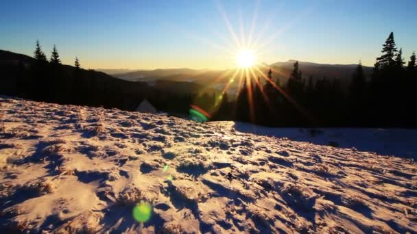 Coucher de soleil sur la montagne — Video